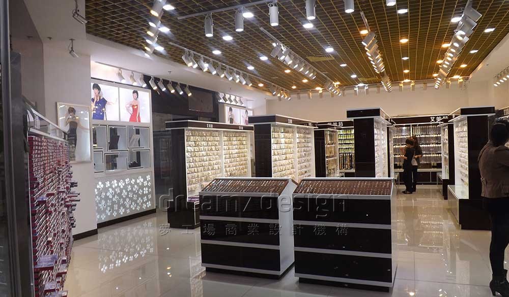 艾美特飾品店面設(shè)計(jì)效果圖3